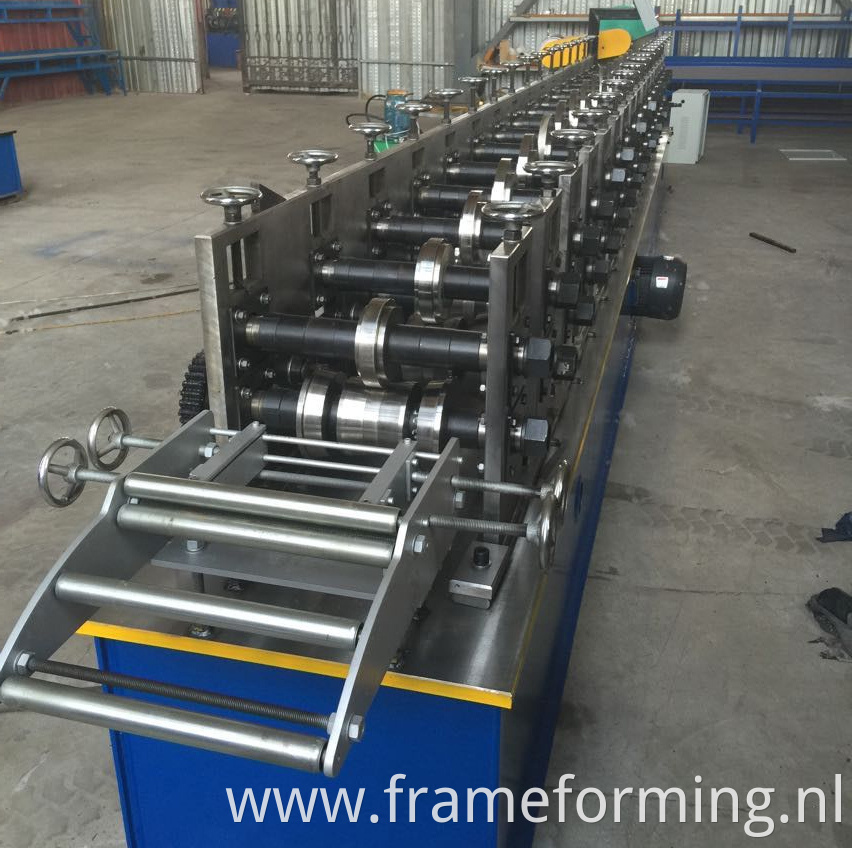 rolling shutter side channel making machine